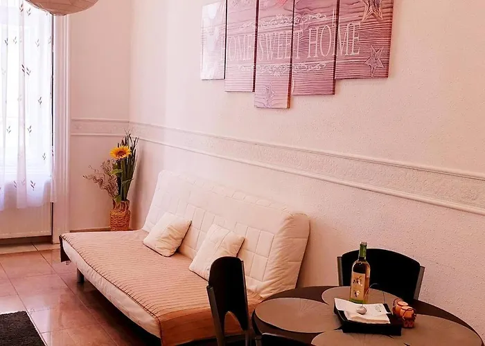 Snow White Apartments, In The Heart Of *